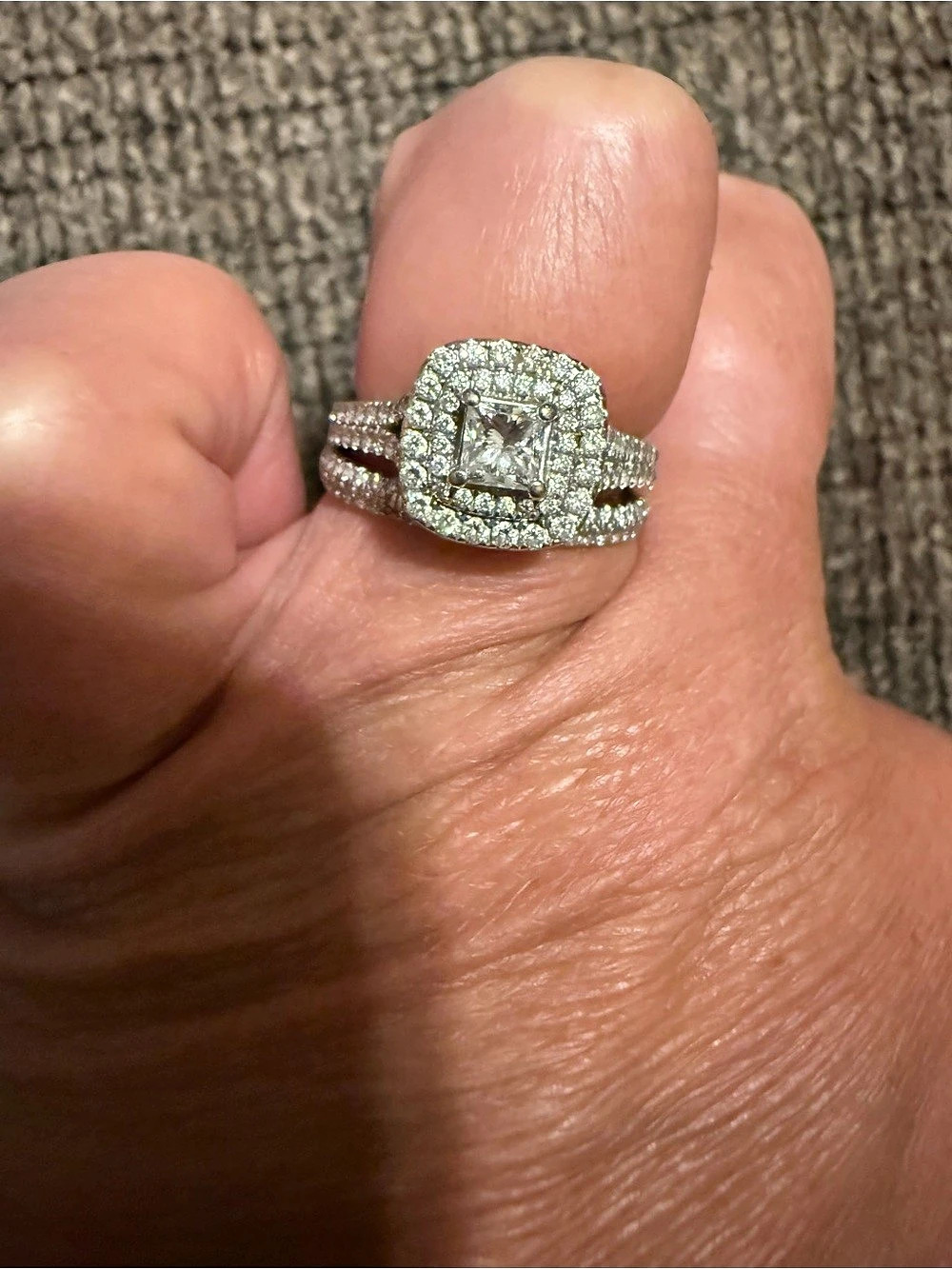 Vera Wang love collection wedding ring set.